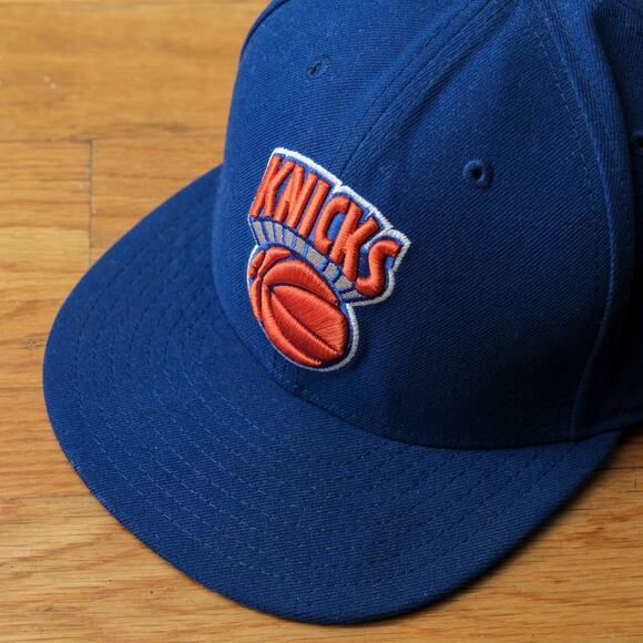 New Era 59FIFTY New York Knicks Fitted Hat Size 7 3/4 Blue Orange Sportswear NBA - Picture 2 of 6